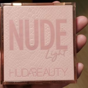 HUDABEAUTY NUDE Light